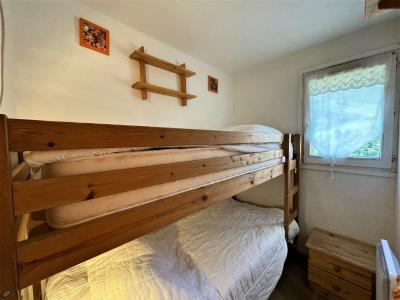 Rent in ski resort 3 room mezzanine apartment 6 people (B135) - La Résidence Asters - Les Menuires - Bedroom