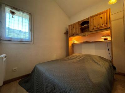 Rent in ski resort 3 room mezzanine apartment 6 people (B135) - La Résidence Asters - Les Menuires - Bedroom