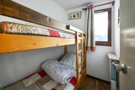 Rent in ski resort 2 room apartment 4 people (516) - La Résidence Astragale - Les Menuires - Bedroom