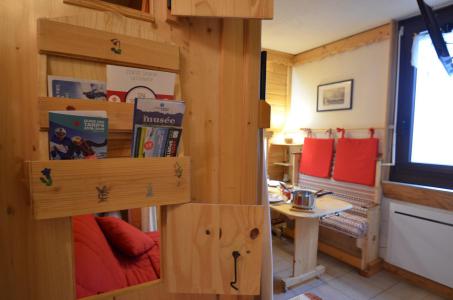 Rent in ski resort Studio 2 people (4) - La Résidence Génépi - Les Menuires - Living room