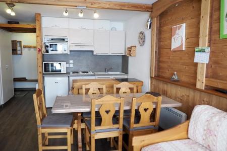 Rent in ski resort 2 room apartment sleeping corner 5 people (07) - La Résidence l'Armoise - Les Menuires - Living room