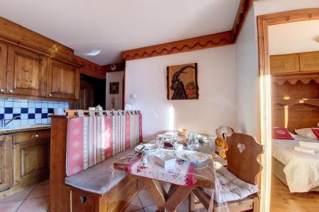 Rent in ski resort 3 room apartment 6 people (002D) - La Résidence les Alpages de Reberty - Les Menuires - Living room
