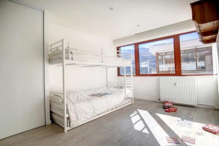 Rent in ski resort 2 room apartment 5 people (A3) - La Résidence les Lauzes - Les Menuires - Bedroom