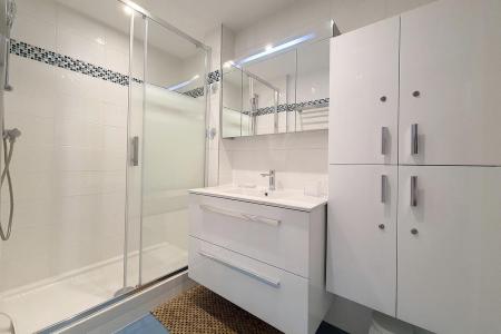 Location au ski Appartement 3 pièces 6 personnes (65) - La Résidence Oisans - Les Menuires - Salle de douche