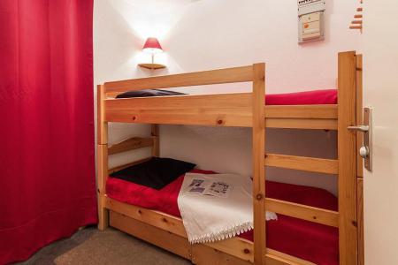 Rent in ski resort 2 room apartment sleeping corner 5 people (1111) - La Résidence Ski Soleil - Les Menuires - Pull-out beds