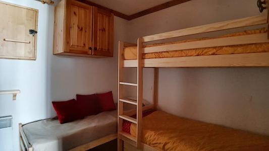Rent in ski resort 3 room apartment 6 people (1) - Le Hameau de la Sapinière - Chalet Cembro - Les Menuires