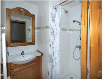 Alquiler al esquí Apartamento 4 piezas para 8 personas (9) - Le Hameau de la Sapinière - Chalet Cembro - Les Menuires - Cuarto de baño con ducha