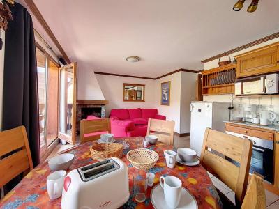 Location au ski Appartement 4 pièces 6 personnes (6) - Le Hameau de la Sapinière - Chalet Cembro - Les Menuires - Séjour
