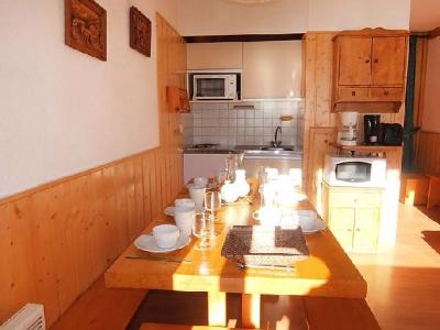 Ski verhuur Appartement 2 kamers 6 personen (27) - Les Asters - Les Menuires - Woonkamer