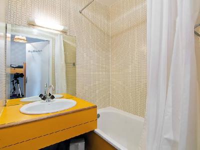 Rent in ski resort 1 room apartment 4 people (2) - Les Carlines 1 - Les Menuires - Bath-tub