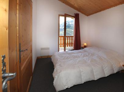 Rent in ski resort 4 room apartment cabin 10-12 people (402) - Les Côtes d'Or Chalet Bossons - Les Menuires - Bedroom