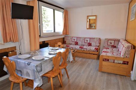 Rent in ski resort Studio 4 people (14) - Résidence Beaufortain - Les Menuires - Living room