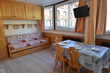 Rent in ski resort Studio 4 people (14) - Résidence Beaufortain - Les Menuires - Living room