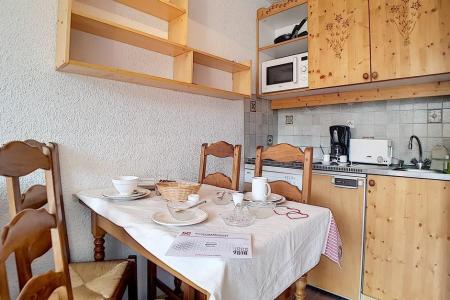 Skiverleih 2-Zimmer-Appartment für 4 Personen (130) - Résidence Boedette D - Les Menuires - Wohnzimmer