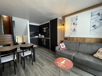 Ski verhuur Appartement duplex 2 kamers 4 personen (928) - Résidence Danchet - Les Menuires - Woonkamer
