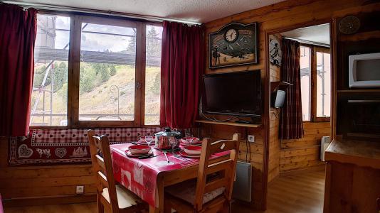 Rent in ski resort 2 room apartment 4 people (322) - Résidence de Caron - Les Menuires - Living room