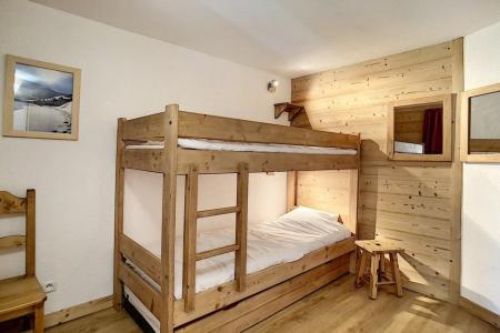 Rent in ski resort 2 room mezzanine apartment 5 people (317) - Résidence de Caron - Les Menuires - Bedroom