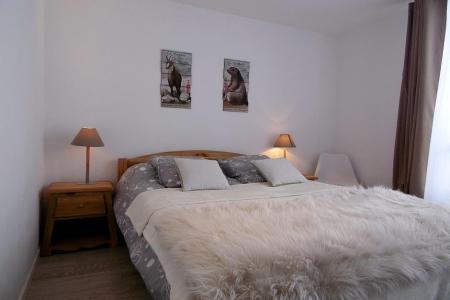 Rent in ski resort 3 room mezzanine apartment 8 people (0109) - Résidence de Caron - Les Menuires - Bedroom