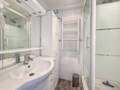 Rent in ski resort Studio 3 people (0409) - Résidence de Caron - Les Menuires - Shower room