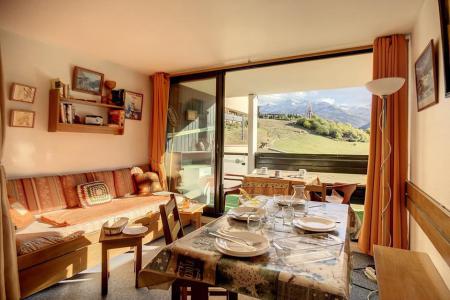Rent in ski resort Studio 3 people (303) - Résidence de Caron - Les Menuires - Living room