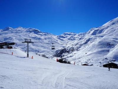 Ski verhuur Résidence des Origanes - Les Menuires - Buiten winter