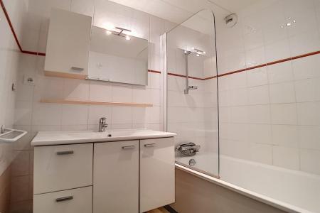Rent in ski resort 2 room apartment 6 people (905) - Résidence Dorons - Les Menuires - Bathroom