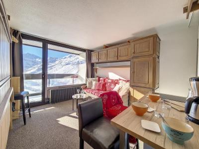 Rent in ski resort Studio 2 people (1302) - Résidence Dorons - Les Menuires - Living room