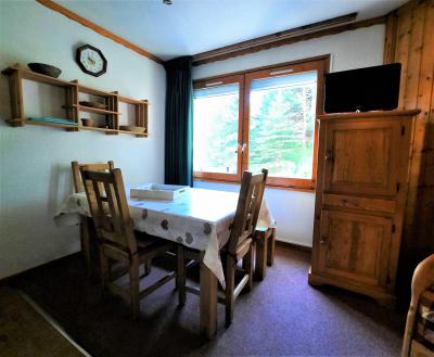 Rent in ski resort Studio cabin 4 people (106) - Résidence Gentianes - Les Menuires - Living room