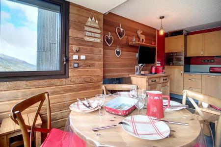 Rent in ski resort Studio sleeping corner 4 people (54) - Résidence la Biellaz - Les Menuires - Living room