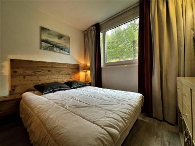 Rent in ski resort 2 room duplex apartment 5 people (32) - Résidence Lauzes - Les Menuires - Bedroom