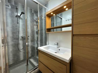Location au ski Appartement duplex 2 pièces 5 personnes (32) - Résidence Lauzes - Les Menuires - Salle de douche
