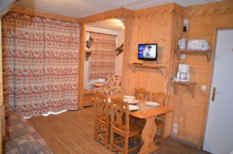 Rent in ski resort 1 room apartment 4 people (B77) - Résidence le Jettay - Les Menuires - Table