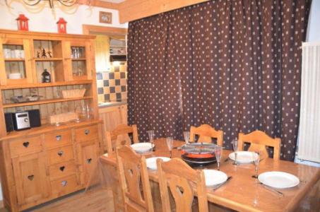 Rent in ski resort 2 room apartment 6 people (B53) - Résidence le Jettay - Les Menuires - Table