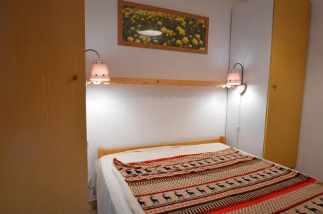 Rent in ski resort 2 room apartment sleeping corner 4 people (C113) - Résidence le Jettay - Les Menuires - Bedroom