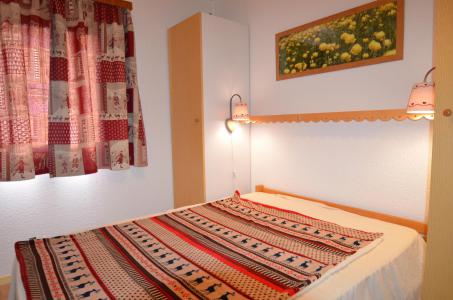 Rent in ski resort 2 room apartment sleeping corner 4 people (C113) - Résidence le Jettay - Les Menuires - Bedroom