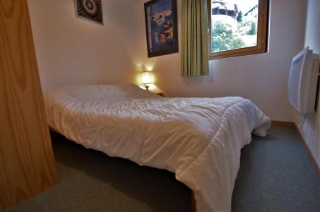 Rent in ski resort 2 room apartment sleeping corner 6 people (C137) - Résidence le Jettay - Les Menuires - Bedroom