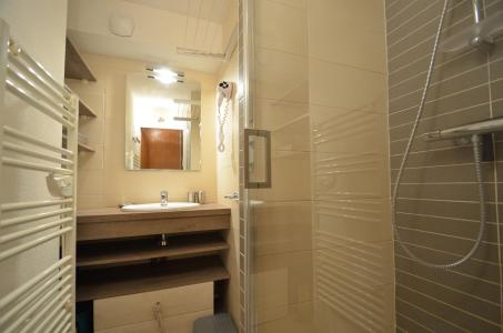 Rent in ski resort Studio sleeping corner 4 people (2508) - Résidence le Ski Soleil - Les Menuires - Shower room