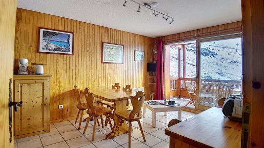 Skiverleih 2-Zimmer-Holzhütte für 6 Personen (8) - Résidence le Tétras Lyre - Les Menuires - Wohnzimmer