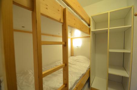 Rent in ski resort Studio 2 cabins 4 persons (205) - Résidence le Villaret - Les Menuires - Bedroom
