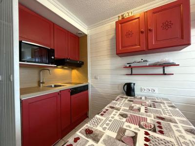 Rent in ski resort Studio cabin 4 people (106) - Résidence le Villaret - Les Menuires - Kitchen