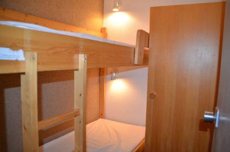 Rent in ski resort Studio cabin 4 people (712) - Résidence le Villaret - Les Menuires - Bedroom