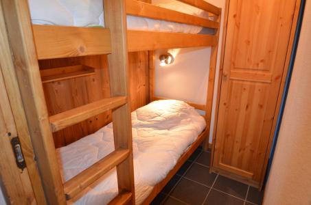 Rent in ski resort Studio cabin 4 people (VP520) - Résidence le Villaret - Les Menuires - Bedroom