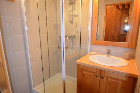 Rent in ski resort Studio cabin 4 people (VP520) - Résidence le Villaret - Les Menuires - Shower room