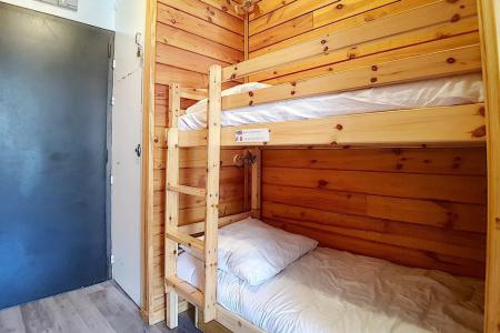 Rent in ski resort Studio 4 people (205) - Résidence les Aravis - Les Menuires - Apartment