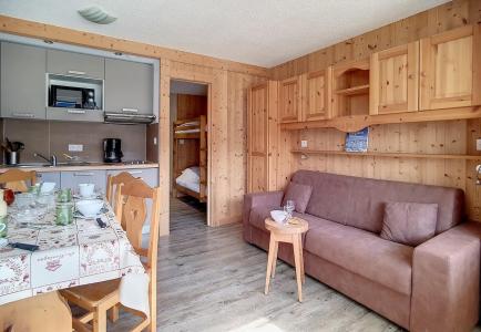 Rent in ski resort Studio 4 people (R07) - Résidence les Aravis - Les Menuires - Living room
