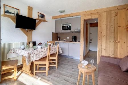 Rent in ski resort Studio 4 people (R07) - Résidence les Aravis - Les Menuires - Living room