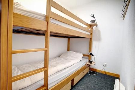 Rent in ski resort 2 room apartment cabin 6 people (302) - Résidence les Côtes d'Or - Les Menuires - Bedroom