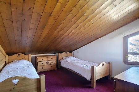 Rent in ski resort 4 room duplex apartment 8 people (10) - Résidence les Cristaux - Les Menuires - Bedroom