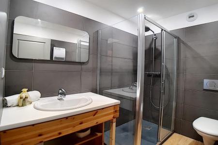 Rent in ski resort 4 room duplex apartment 8 people (7) - Résidence les Cristaux - Les Menuires - Shower room