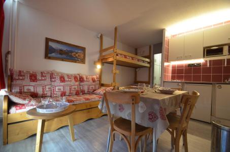 Rent in ski resort Studio 2 people (504) - Résidence les Dorons - Les Menuires - Living room